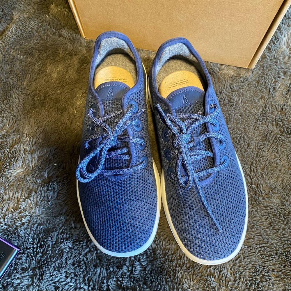 allbirds Tree Runner men’s in marine blue and blizzard. New with box - Picture 3 of 8